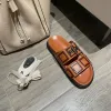 luksusowe designerskie kapcie sandałowe klasyczne męskie suwaki Brązowe klamra oryginalna skórzana letni sandale na zewnątrz platforma platforma zjeżdżalnia gumowa plażowa płaska pudełko śliskie