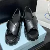 Luxury Monolith Platform Sandaler Designers Chunky Heels Slippers Mjuka vadderade Nappa Leather Women Out Office Sneaker Summer Slides C30