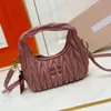 MiuiデザイナーバッグショルダーバッグワンダーMiui Hobo Clutch Handbag Matelasseソフトレザーイブニングミニトート女性クロスボディハンドバッグ