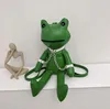 Outlet Women Umhängetasche 2 Farben der diesjährigen beliebten Frog Doll Rucksack Street Trend Süßes Handy Handtasche Kreative Persönlichkeit Cartoon Messenger Tasche 912#