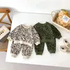 Kläder set höst babykläder söt super pojke leopard-tryck hoodie ren bomull långärmad tjej våruppsättning