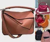 Pussel hobo väska ruched designer väskor axel handväska läder kedja fast färg spänne fyrkant stripe lady män sling crossover messenger varm rosa väska gratis frakt