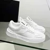 Diseñador Mujer Plataforma de encaje Zapatos deportivos Zapatos para correr blancos Moda casual Color Bump Empalme Cómodo Transpirable Calidad de gama alta con una variedad de