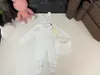 Novas crianças macacões boneca urso padrão impressão infantil bodysuit tamanho 52-80 designer bebê recém-nascido dos desenhos animados chapéu e cachecol dec20