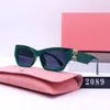 2024Designer Solglasögon MIU Solglasögon för kvinnor svart och honung havana ram mörkgrå mörkbruna linser retro mode uv skydd solglasögon bra