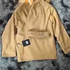 Damen Trenchcoats Designer Langer klassischer Marine-Kragen-Wickel-L-Blumen-Buchstaben-gedruckter Kapuzen-Kaschmir-Kurzmantel 8q DWST