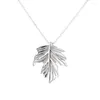 Pendentif Colliers Bijoux de mode Collier de feuilles pour femmes Chaîne de clavicule féminine Érable Femme Collier cadeau de la Saint-Valentin