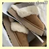 Designer Dameslaarzen Slippers Platform flats Mode Mini Ultra Boot Tasman Tazz Bont Slippers Schapenvacht Klassiek Funkette Suède Bovenwerk Sandaal Muiltjes