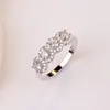 Anneaux de cluster réel 18k or blanc luxe éternité pour femmes mignon fleur pleine diamant bague de mode bijoux de mariage femme gir227q