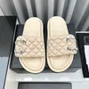 Designer Sandal Luxury Womens Slippers Rhinestone Bread Slippers Top Nylon Waterproof Cloth Sandaler för kvinnor glider mode utomhus tofflor mjuka bekväma