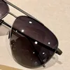 Diseñadores Gafas de sol para hombres Mujeres 8929 lentes polarizadas Fashion al aire libre Estilo ovalado plegable Anti-ultravioleta Placa retro Caja aleatoria