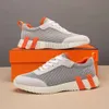 Studsande sneaker lyxdesigner casual skor vit kalvskinn läder sommarpromenad sneakers låga toppar snörning upp gummisolar ljus mens tränare med dammväska eu38-46