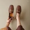 Zapatos de vestir Mocasines de tacón grueso con punta cuadrada para mujer Cadena Color sólido Cuero pequeño Slip-on Tacones altos Caminar