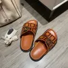 Slippers de concepteur de luxe Sandale Classic Mens Womans Womans Sliders Brown Buckle Geatine Leather Summer Sandale Plateforme en dehors de la plate-forme de chaussure en caoutchouc Plage de plage plate Slipper Boîte