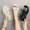 Sandały 2023 Flower Sandal Fairy Delikatne muffin rzymskie buty podnoszące Koreańską wersję duże obcasy kobiety wysokie