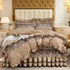 Ensembles de literie de luxe hiver épaissir cristal velours ensemble avec dentelle broderie housse de couette matelassée jupe de lit couvre-lit taies d'oreiller