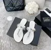 Sandali da donna Infradito Parigi Marche Pantofole nero bianco fondo morbido Pantofole Catena pantofola a forma di T Scivolo di design in pelle PU Scivolo di design