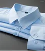 Camisas de vestido masculinas O16 Respirável Camisa Profissional Branca Slim Business Manga Longa Homem Roupas de Trabalho