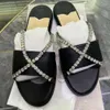 JC Jimmynessity Choo Quality Flat High Highquality Slippers Cross Rhinestone Chain for Women Designer Summer 2023 Open Toe Beach Shoes Ladies Black Pantuflas White