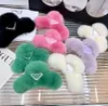 Barrettes Barrettes Barrettes Fluffy Hair Clips Designer Femmes Luxurys Épingles à cheveux Fuzzy Lettres Griffe Clip Furry Hiver Chaud Épingle À Cheveux Designers Filles Hairclips AA