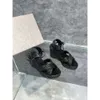 JC Jimmynessity Choo Custom hergestellte Sandalen hochwertige neue Schuhe Frauen Keil gefrorener Leder koreanische Version der wasserdichten Plattform dicker Boden