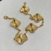 Pulsera de diseño de joyería de joyería del diseñador de lujo Vanca Garl Van Clover Bracelet con cristales brillantes y diamantes Regalo perfecto para mujeres Ztkd