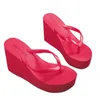 Slippers 2024 Schoenen met hoge hakken Dame Huis Platform Slippers Laag op een wig Rubberen slippers Zomer Zand Dames Snoep Kleuren