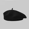 Breda Brim Hats Korean Fashion Autumn/Winter Women's Beret Retro Casual mångsidig rund toppmålare Hat Keep Warm Mult-färg