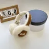 Uggg Ear Muff Sheepskin Designer Earmuffs metalowa klamra Wszechstronna okładka ucha Winter Fashion Ear Wczepność dla kobiet i mężczyzn z logo 715 Uggliss Slipper Ear Muff