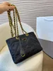 Bolsa de designer de luxo tote bolsa de ombro crossbody bolsas mulheres couro triângulo invertido bolsa grande sacos de compras titular do cartão em relevo flor senhora qualidade tote