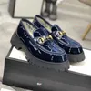 Klobige Loafer, Mokassinschuhe mit Profilsohle, Damen-Designer-Loafer mit Bienenstickerei, schwarzes Leder zum Hineinschlüpfen, bequeme Loafer-Pantolettenschuhe