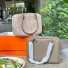 Popular nova bolsa de penas famosa bolsa de designer elegante e versátil na moda compras e namoro bolsa feminina estilo zíper couro fosco e bolsa de couro