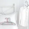 Hangers Plastic kraaghanger in Japanse stijl voor volwassenen Antislip spoorloze kleding Nat en droog gebruik S Schuine mond