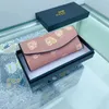 20% rabatt på designväska Ny lång stil rabatt plånbok med kortinnehavare för kvinnors inre högkvalitativ bärande fodral