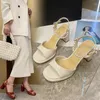 Sandały Pearl 2023 Summer Strappy Heels Sprzedaż butów damskich garnitur żeński beżowy czarny czarny czysty blok dla dziewcząt o niskim komfort