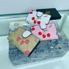 20% rabattdesignväska Ny Camellia Blossom Cardamom Kort stil Wallet Women's Handheld Väska med låda