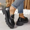 Sapatos de vestido para mulheres 2023 deslizamento em bombas femininas outono dedo do pé redondo sólido mary jane decoração de metal meados de salto à prova de água mocassins