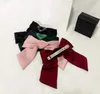 Najnowszy projektant p odwrócony litera Trójkąt klip moda bowknot barrettes klasyczne dziewczęta biżuteria