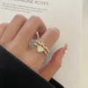 Кольца кластера Минималистичный геометрический золотой цвет Открытое циркониевое сердце для женщин Корейские модные ювелирные аксессуары Простое кольцо для студенток