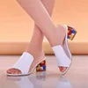 Тапочки, женская обувь большого размера с открытым носком в Европе и США, 2023 г., летняя мода на грубом каблуке «рыбий рот», крутые высокие каблуки
