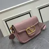 Berömda kvinnors designer axelväskor lyxiga monokroma kvällspåsar mode liten kohud väska rosa lady kedja handväska handväska crossbody totes