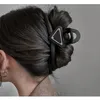Pince à griffes de mode pour femmes designer classique triangle inversé cheveux femmes filles marque lettre celtique griffes de cheveux épingle à cheveux de luxe Scr2645