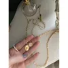 Цепочки из титана с 18-каратным золотом, резное овальное ожерелье из ракушек, женское дизайнерское ювелирное изделие, платье для взлетно-посадочной полосы, редкое INS, японская корейская мода