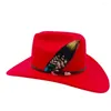Bérets Western Cowboy Hat Hombre Accessoires de plumes pour hommes et femmes Rétro Gentleman