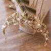 Vintage Barok Gold Pearl Yaprak Gelin Tiara Kristal Taç Saç Bandı Başlık Vine Düğün Saç Aksesuarları Gelin Kafa Bandı 210701193W