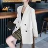 Costumes pour femmes Veste blanche Vêtements d'extérieur Blazer Femme Longs manteaux amples pour femmes Robe Vêtements sur la mode en plein air 2023 Sacs modernes jeunes