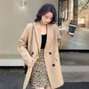 Costumes pour femmes Veste blanche Vêtements d'extérieur Blazer Femme Longs manteaux amples pour femmes Robe Vêtements sur la mode en plein air 2023 Sacs modernes jeunes