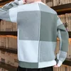 Herrtröjor män kontraster färg tröja geometriskt tryck stickat med o hals långa ärmar tjock varm elastisk fall för streetwear