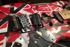 Лучшая заводская электрогитара Edward Eddie Van Halen Heavy Relic Red Franken, черно-белые полосы, кленовый гриф ST-образной формы, стопорная гайка тремоло Floyd Rose