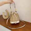 26% KORTING Designer westerse stijl nieuwe modieuze draagbare emmer Koreaanse versie grote capaciteit hardware crossbody tas met enkele schoudertextuur